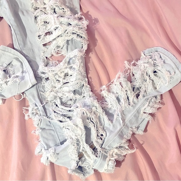 Distressed jeans light blue wash - Picture 10 of 12